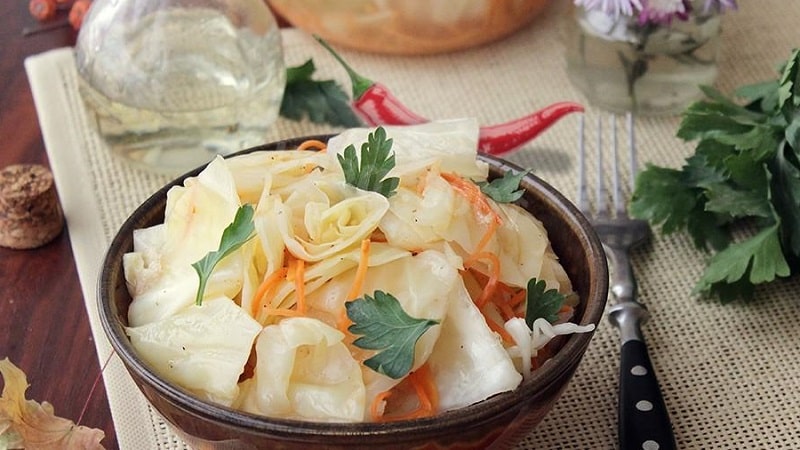 Delicious recipes for pickled cabbage in pieces