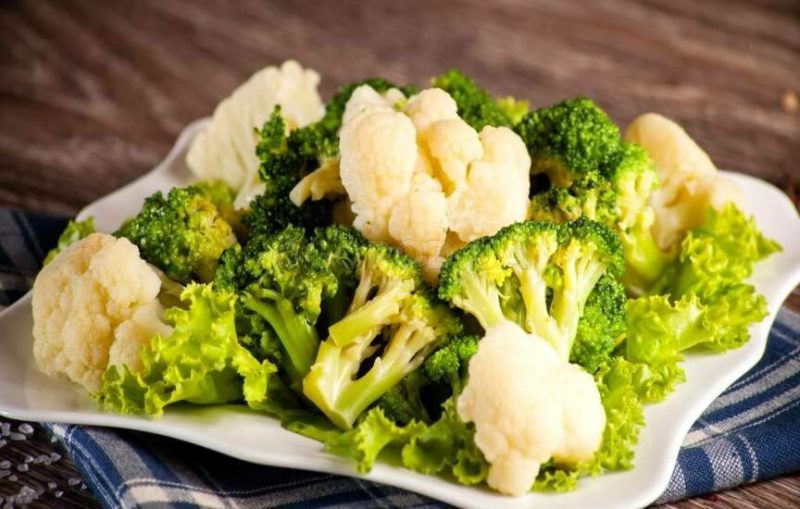 A selection of recipes from experienced housewives: how to pickle broccoli simply and tasty
