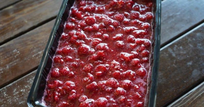 Finding out whether you need to wash raspberries before freezing and preparing the berries correctly