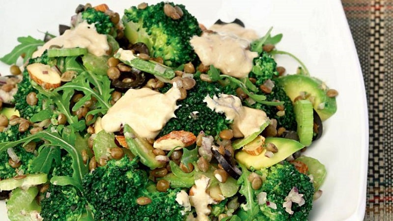 Choosing the edible parts of broccoli - is it possible to eat the stalk and stalk?