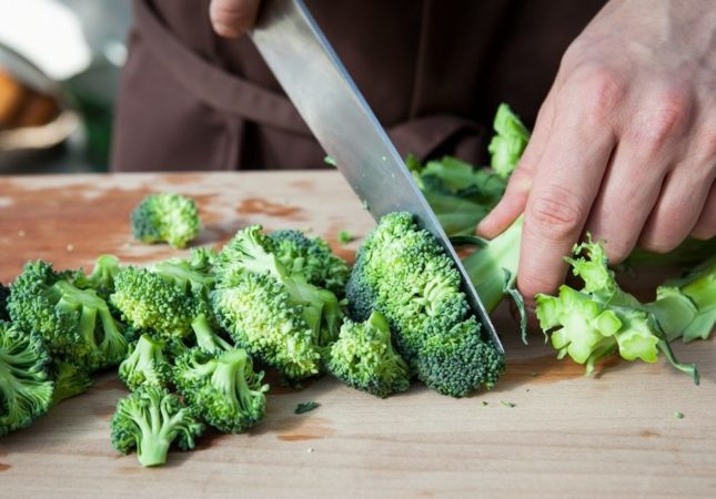 Choosing the edible parts of broccoli - is it possible to eat the stalk and stalk?