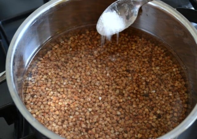 Calorie content of boiled buckwheat in water with salt, with and without oil
