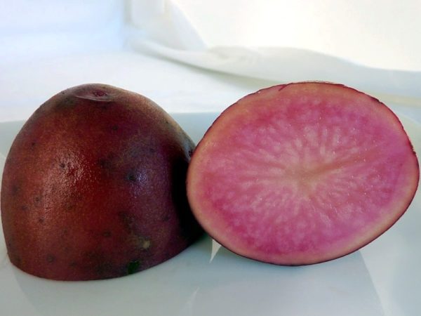 What are potatoes shy about: why do they turn pink when peeled?