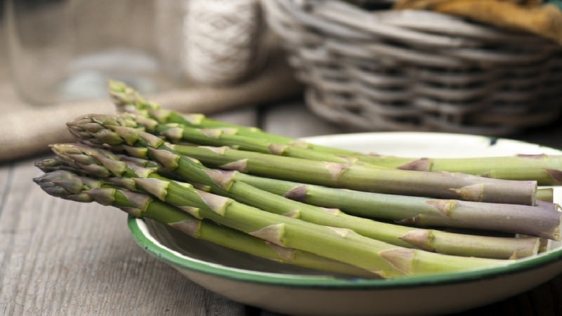 How is asparagus beneficial for a woman’s body and how to use it correctly