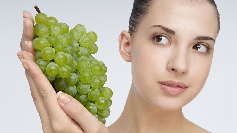 The harm and benefits of grapes for a woman’s body