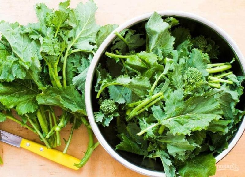 can you eat broccoli leaves