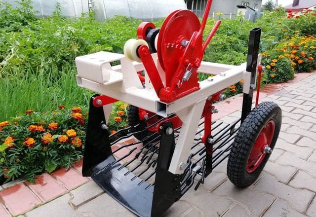 potato digger harvester KKMBA 1 for walk-behind tractor