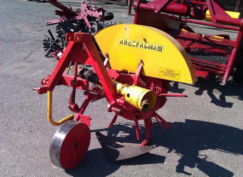 What types of potato diggers are there for a walk-behind tractor and how to make one yourself