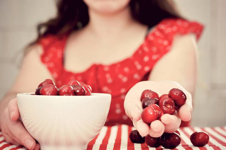 Are cherries allowed during breastfeeding? What are the benefits for mother and baby?